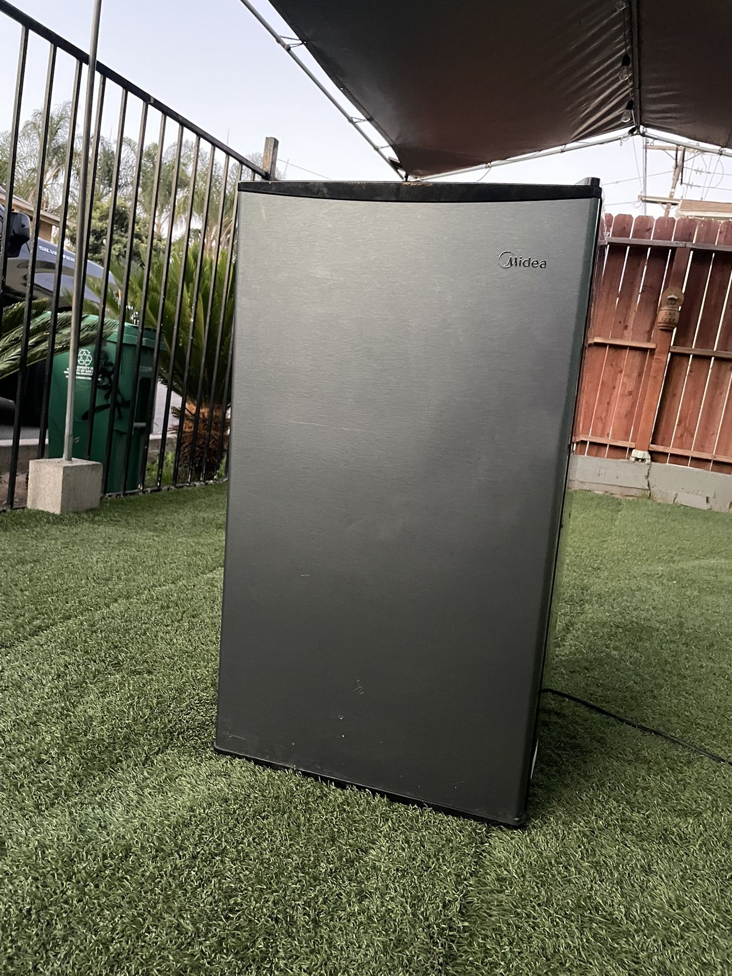 Midea Mini Fridge
