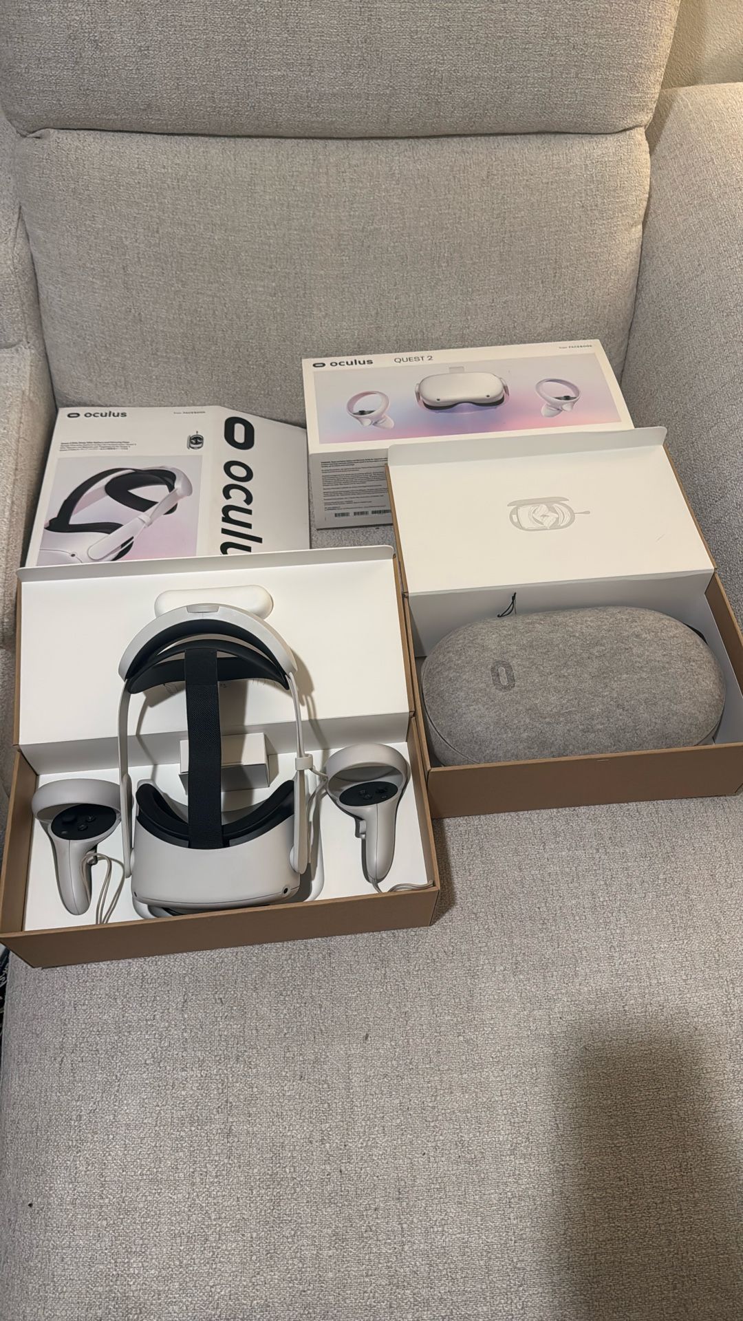 OCULUS QUEST 2 - 256 GB W/ Elite Strap and Box