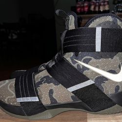 Nike LeBron Zoom Soldier 10 High Tops in Size 10 Mens