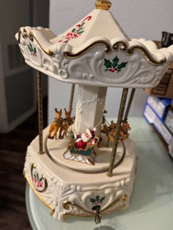1999 Santa and reindeer porcelain music carousel