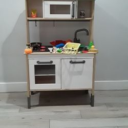 Play Kitchen Wood Material For Toddlers 