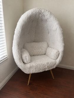 Fair Fur Egg Chair/Pod Chair