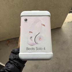 Pink Beats Solo 4 Headphones (BRAND NEW)