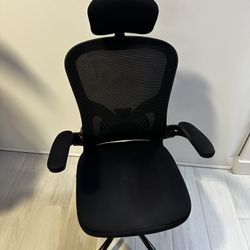 Ergonomic Office Chair with Headrest – Excellent Condition