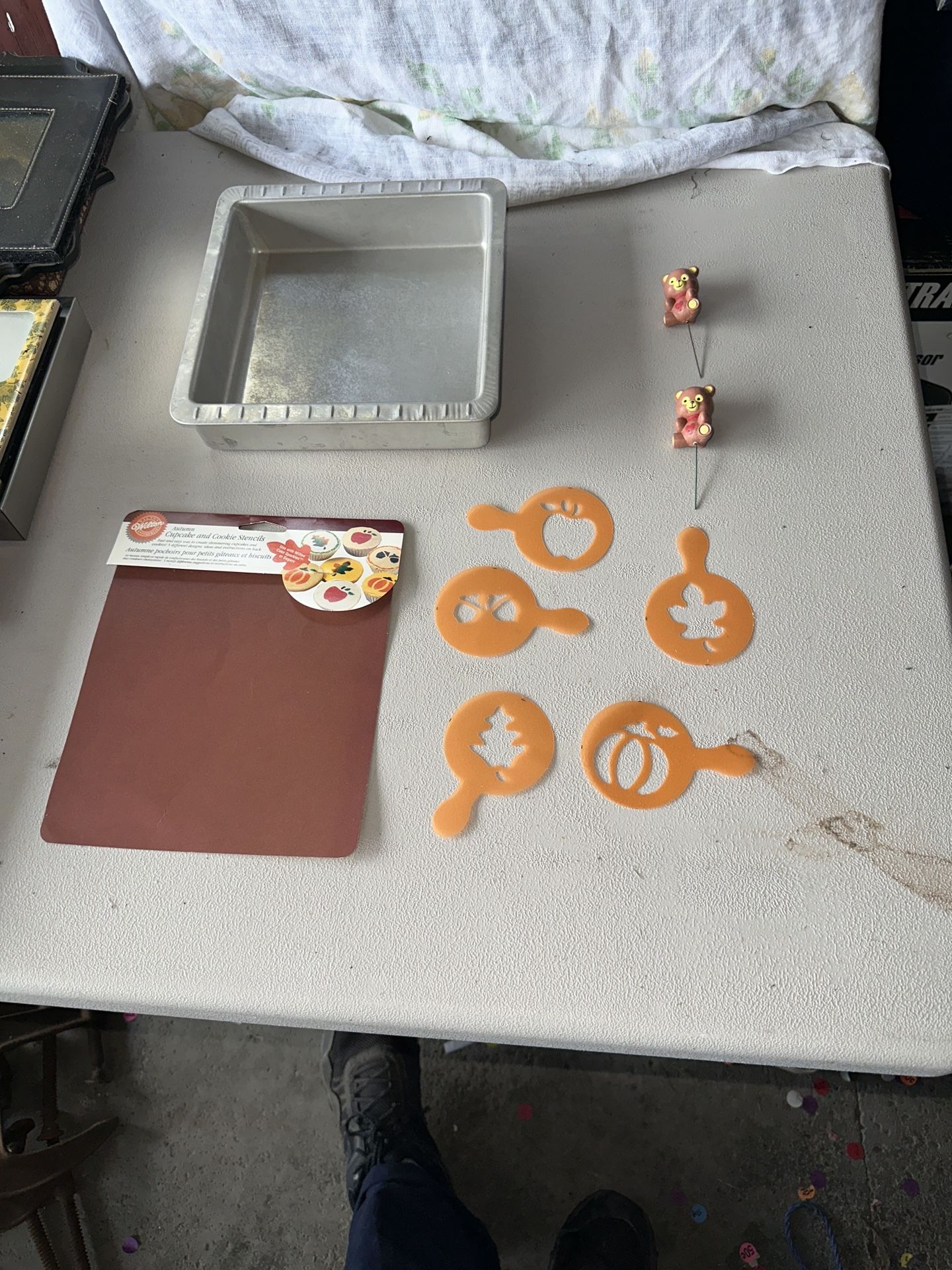 Vintage Wilton Cake Pan with Teddy Bear Cake Toppers and Cupcake/Cookie Stencils