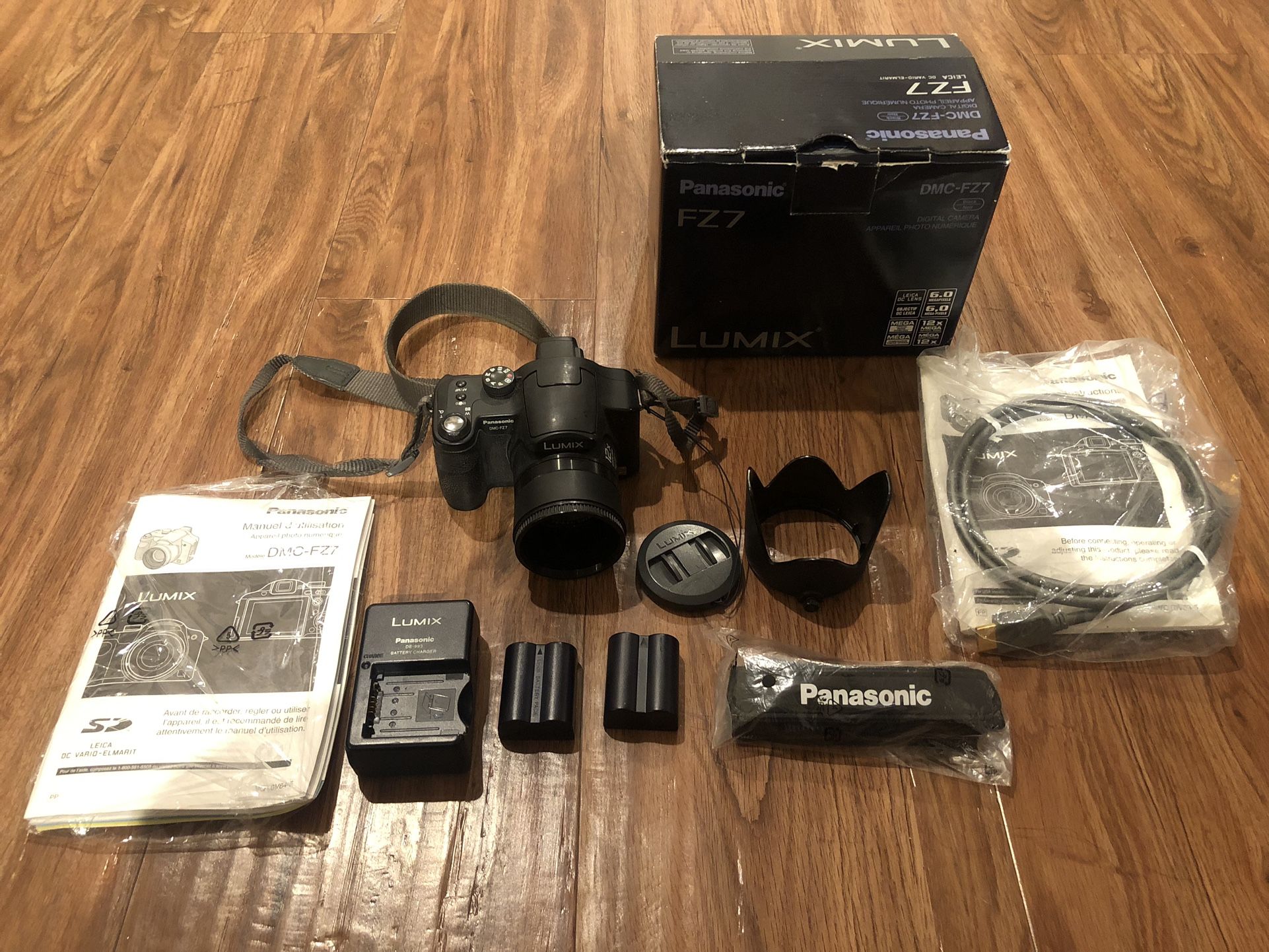 Panasonic Lumix DMC-FZ7 6.0MP 12x Leica Full HD Pro Bridge Camera with Box and Manuals