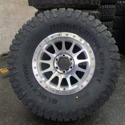 17" LOCK YOSEMITE rims w- 35" Ridgecrawler RT tires 