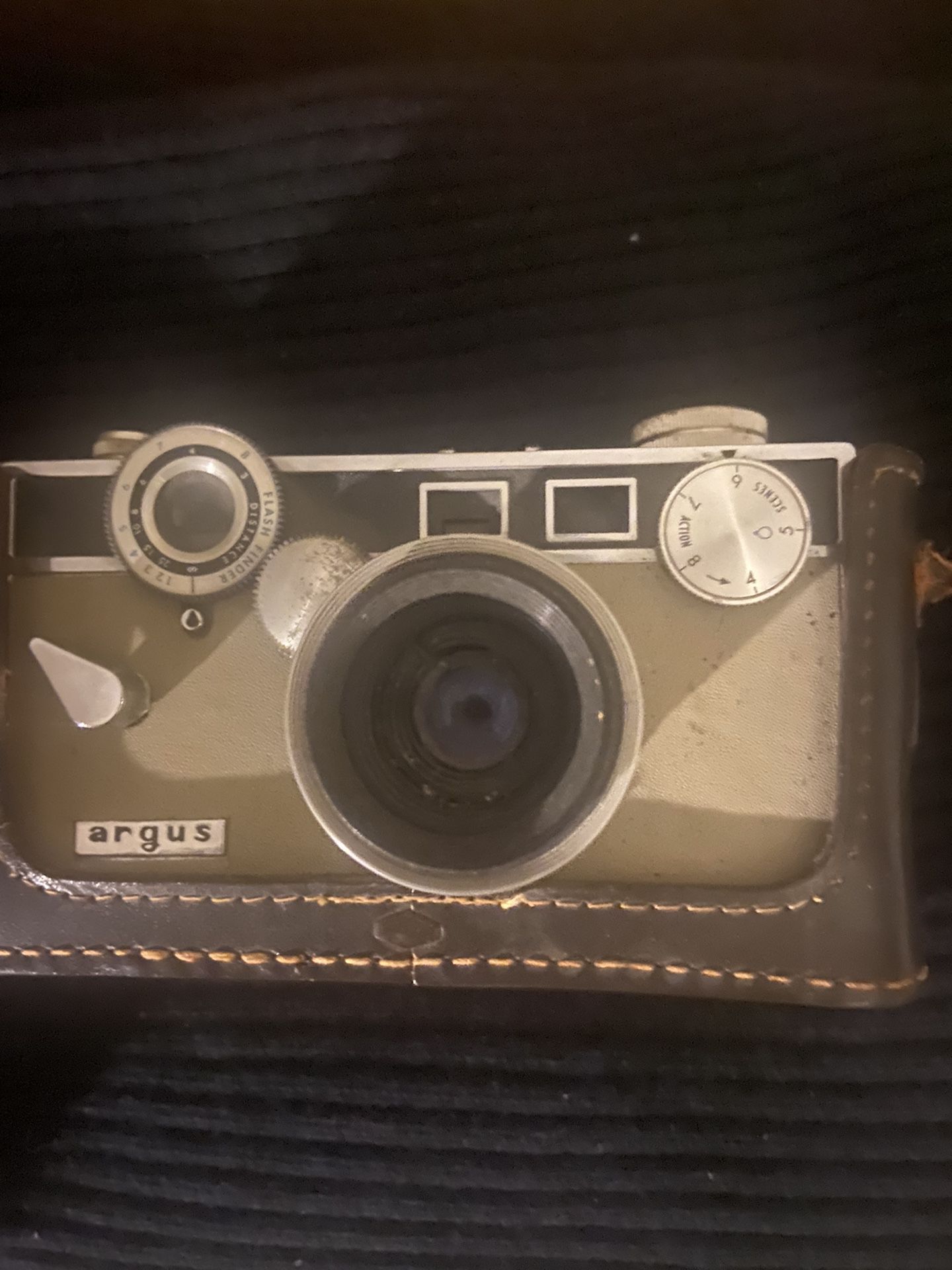 Argus Vintage Camera! Orginal Leather Case! Mint Color!