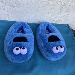 Cookie Monster Slippers 10 - 11