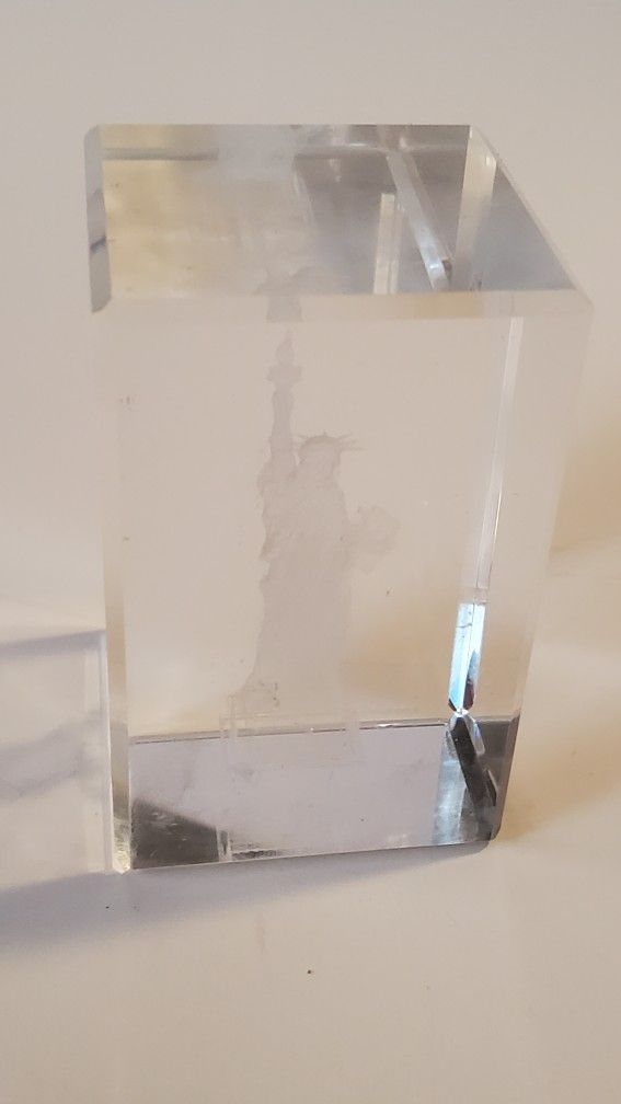 Statue Of Liberty Hologram Style 2" X 3" Cube: