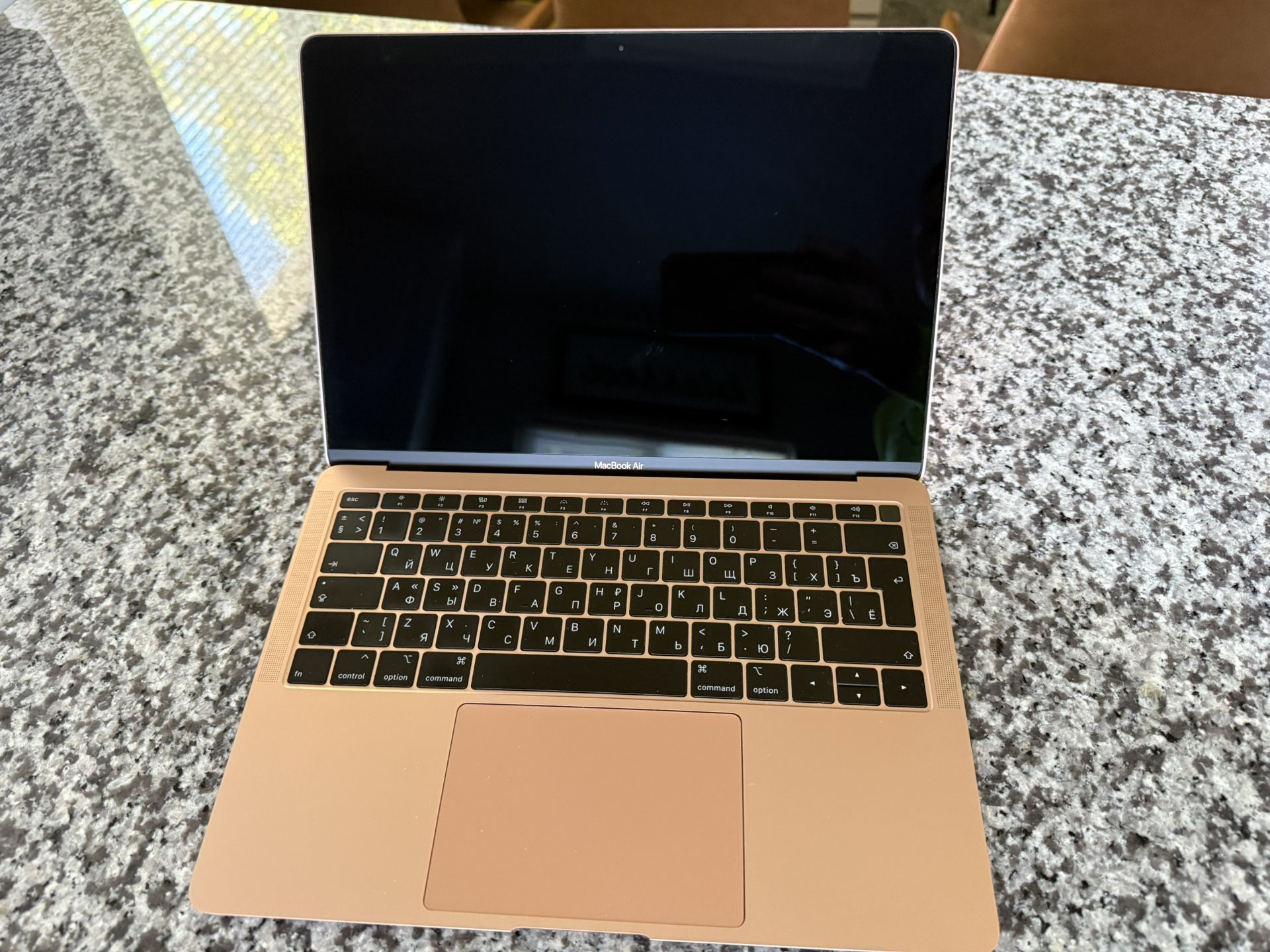 MacBook Air 2018 – 13” Gold, i5, 16GB RAM, 512GB SSD + Case