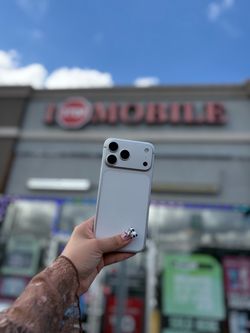 iPHONE 17 PRO MAX UNLOCKED