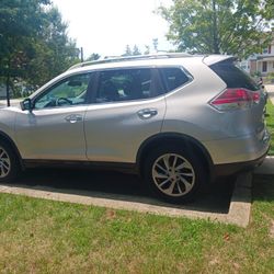 2015 Nissan  Rogue  SL  AWD. 57,117 