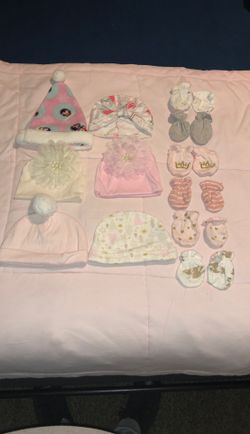 Baby girl gloves and hats