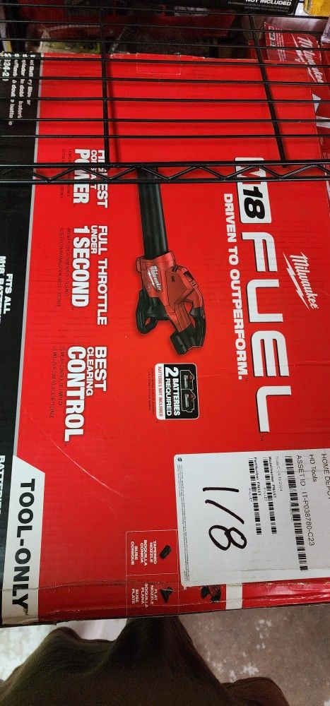 Millwake Fuel Dual Baterie Blowerbnew In Box $220