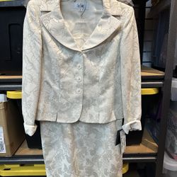 New With Tags 2 Piece Ivory Women’s Suit Size 6 $200