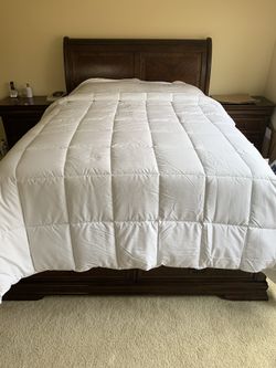 Brand New Luxurious Royal Hotel Down Alternative King/CalKing Comforter