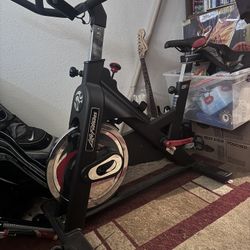 Life Fitness Cycling Bike 