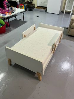 Mint condition toddler bed
