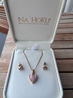 Na Hoku Heart Necklace and Earrings Set