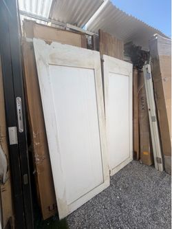 Hi everyone we have 4 doors available  all 4 door//// They got wet, but all they need is a quick sanding, a coat of primer, and a fresh coat of paint—