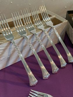 Oneida LTD Roger 1881 silver plated Floral Queen 108 piece