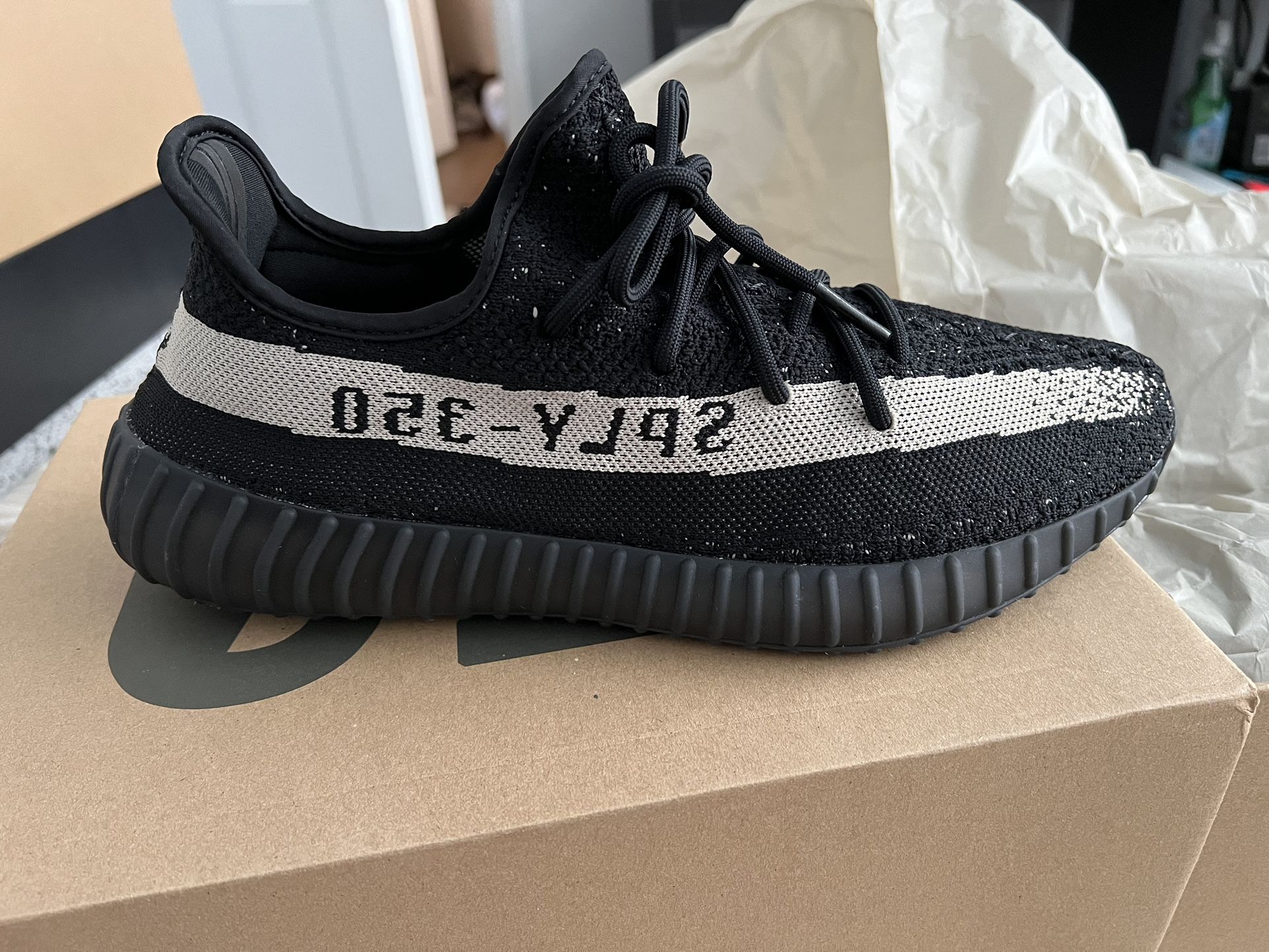Yeezy 350 Core Black White Size 11