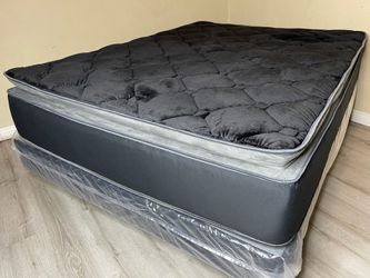 14” Queen Midnight Collection Hybrid Pillow Top Mattress!