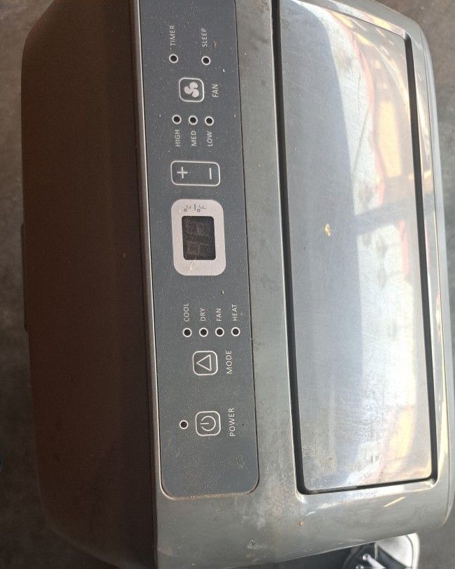 PORTABLE AIR CONDITIONER