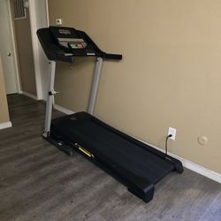  Golds Gym Treadmill with Incline Free Delivery 

