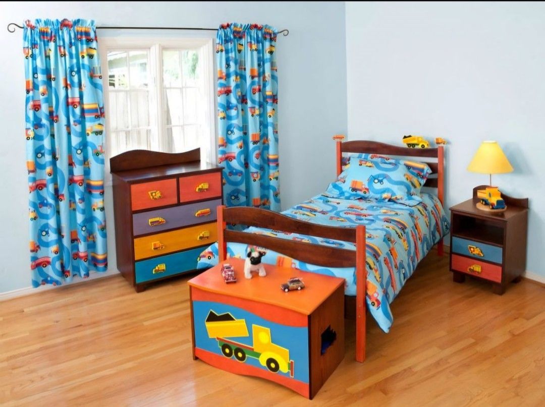 Boys Bedroom Set (Trucks)