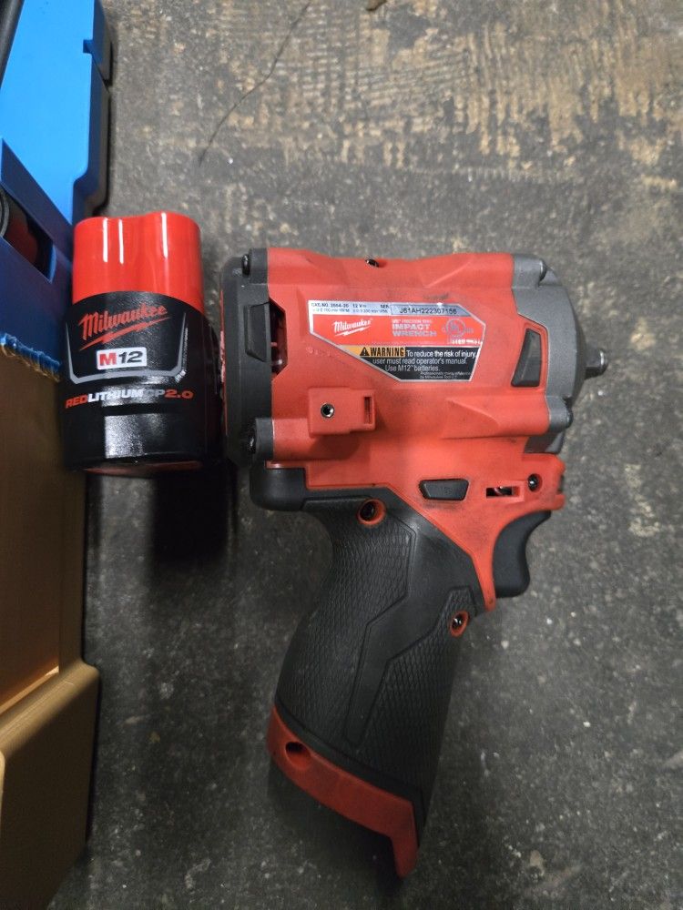 Milwaukee Stubby 3/8 M12