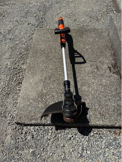 Black and Decker 40V String Trimmer w/ Extra Battery