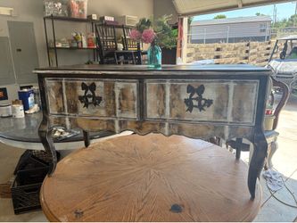 Super cute side or entry table