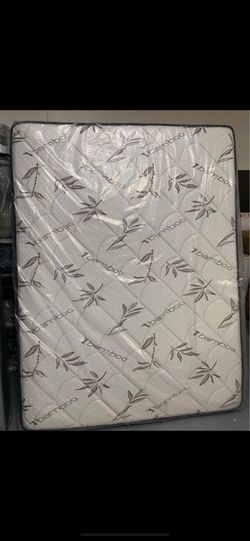 Brand new Queen Plus Top Set