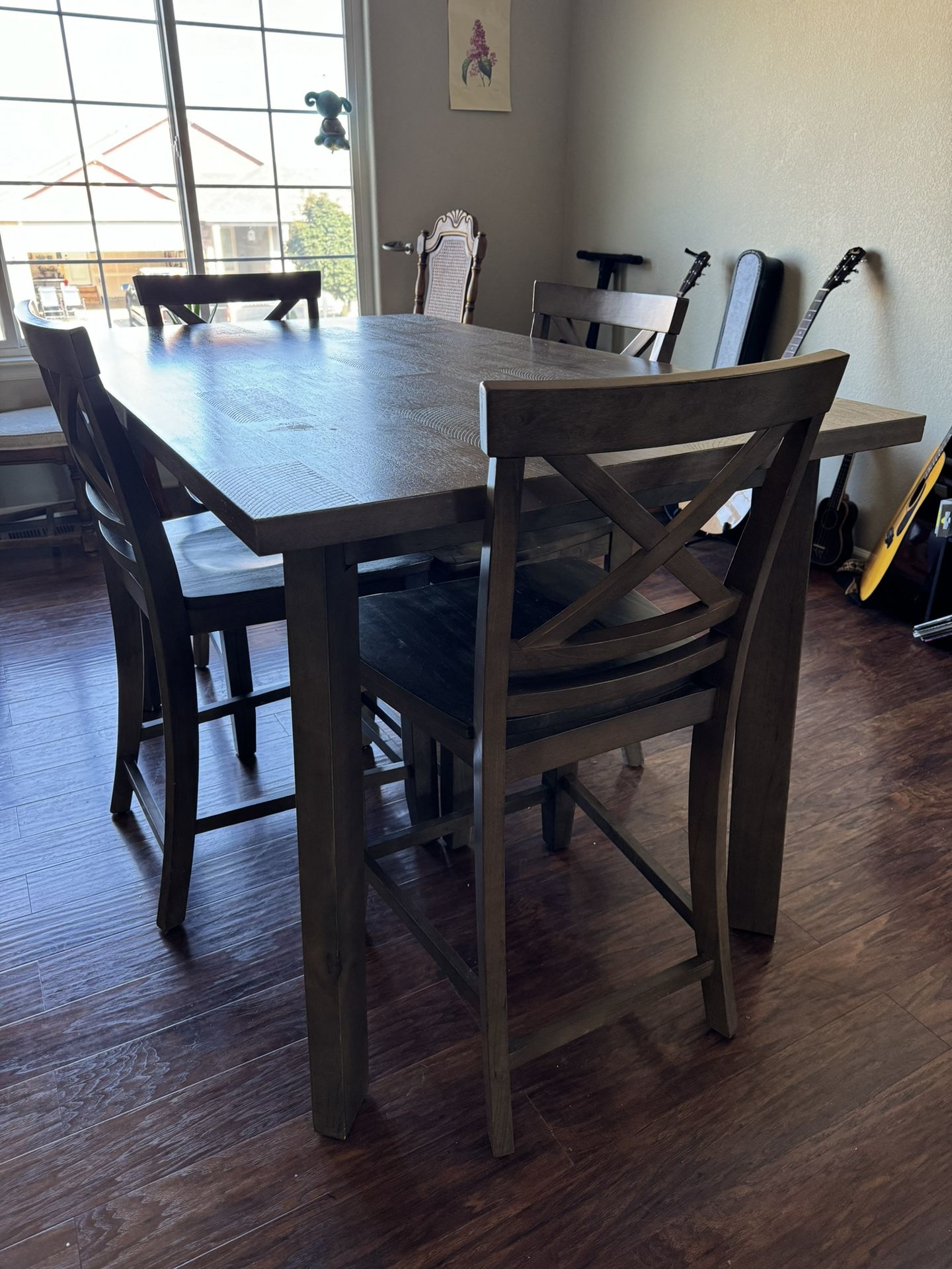 Wooden Dining Room Table - Great Condition