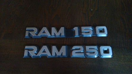 DODGE RAM EMBELEMS