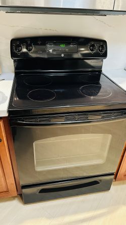 Black GE Electrical Stove 