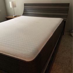 Queen Bed!