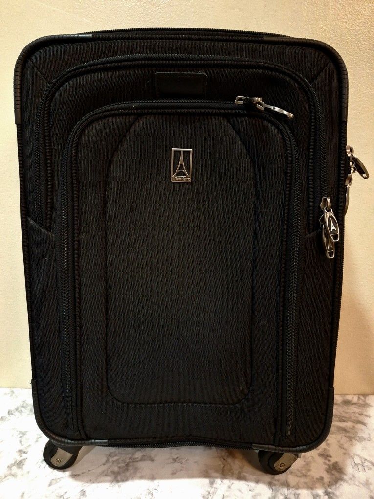 TRAVELPRO BLACK 4-WHEEL CARRY-ON LUGGAGE - 23"