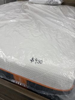 Queen Size Tempur Pedic 