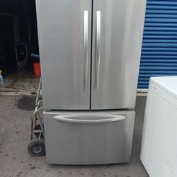 Kitchen a refrigerator french door