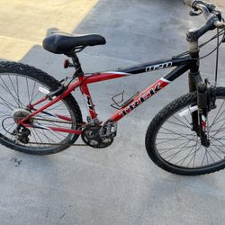 Trek 820 mountain bike