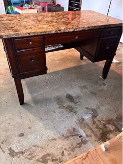 Desk (Escritorio)