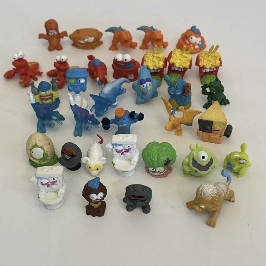 Lot of 34 Moose Zuru Smashers Mini Figures Toys Mixed assorted for