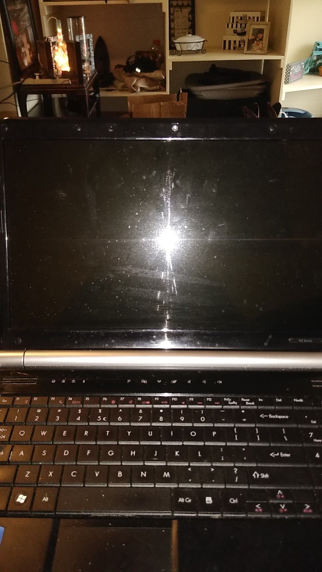 Gateway laptop. Needs installation of windows
