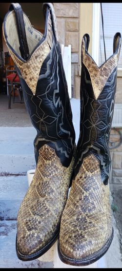MEN'S PAIR OF WISEMAN'S WESTERN LEATHER & PYTHON BOOTS SIZE 9D W/DUST BAG ORIG PRICE NEW WAS $350
