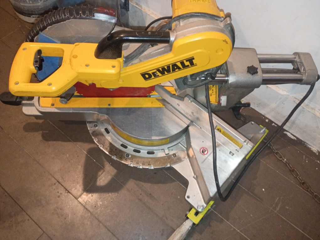 DeWalt Saw