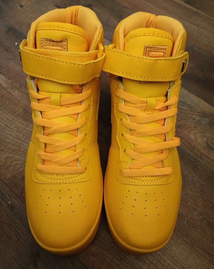 never worn men size 9 yellow filas