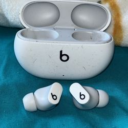 Beats by Dr. Dre Studio Buds - White